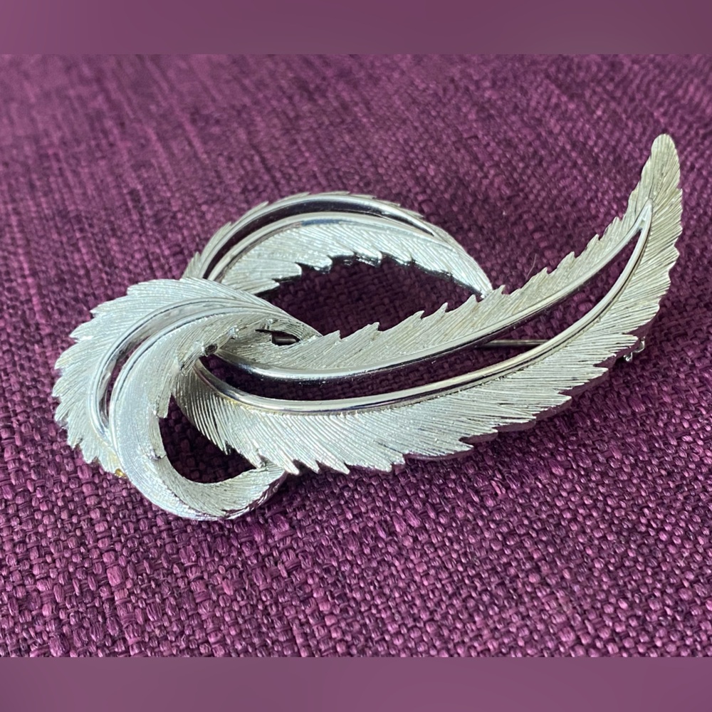 Vintage Sarah Coventry SilverTone Feather Brooch Pin Feathered Fashion Statement